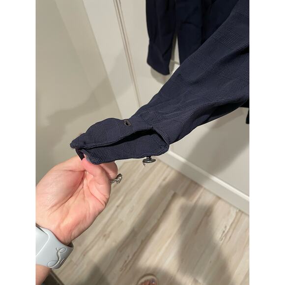 Linda Dresner Navy button down pleated shirt S/M - Picture 3 of 6